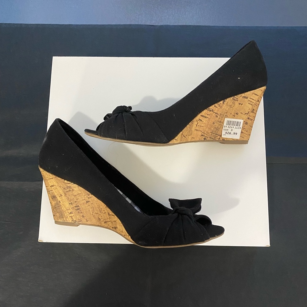 American Eagle bow tie wedgie